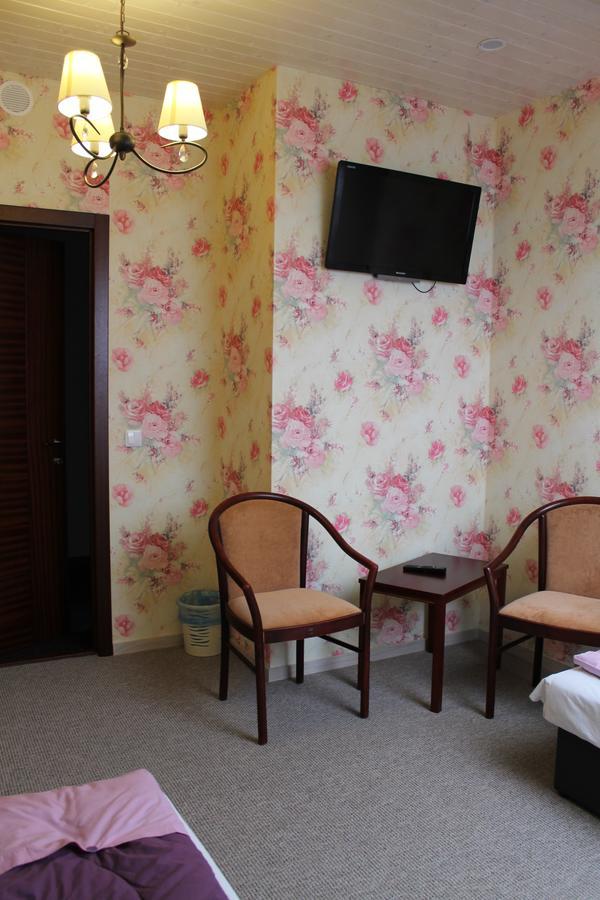 ホテル Viesu Nams Amrai ベンツピルス エクステリア 写真